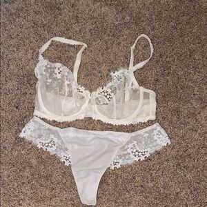 Elegant Lace Lingerie Set in white